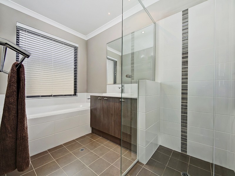 4 Longmeadow Vista, Meadow Springs WA 6210