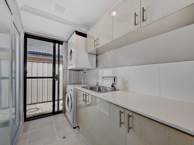 4 Longmeadow Vista, Meadow Springs WA 6210