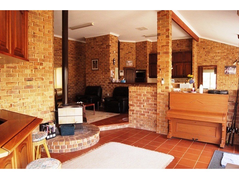 33 Woolah Place, South Yunderup WA 6208