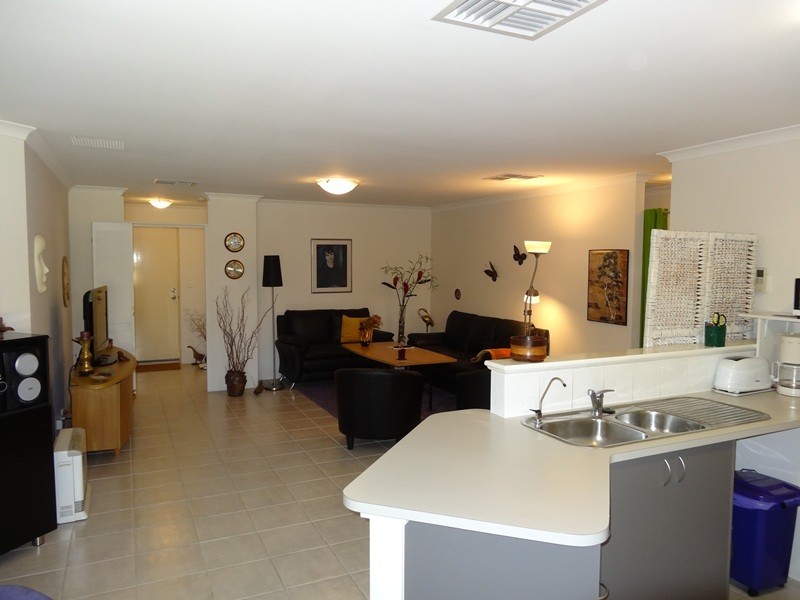 9/10 Binnar Court, Erskine WA 6210