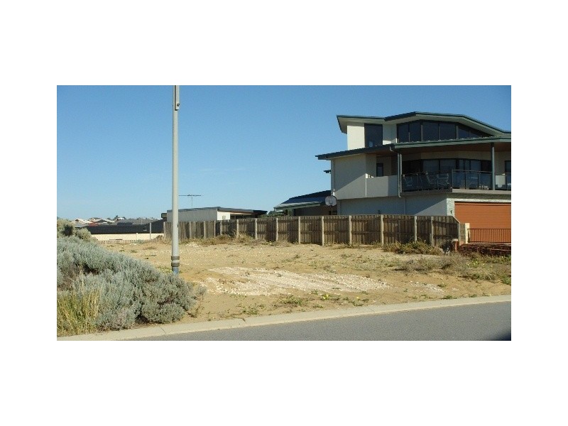 76 Boardwalk Blvd, Halls Head WA 6210