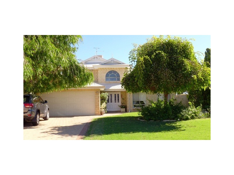 4 Ronsard Drive, San Remo WA 6210