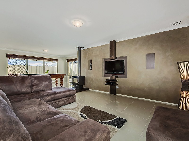 20 Woorabinda Rise, Lakelands WA 6180