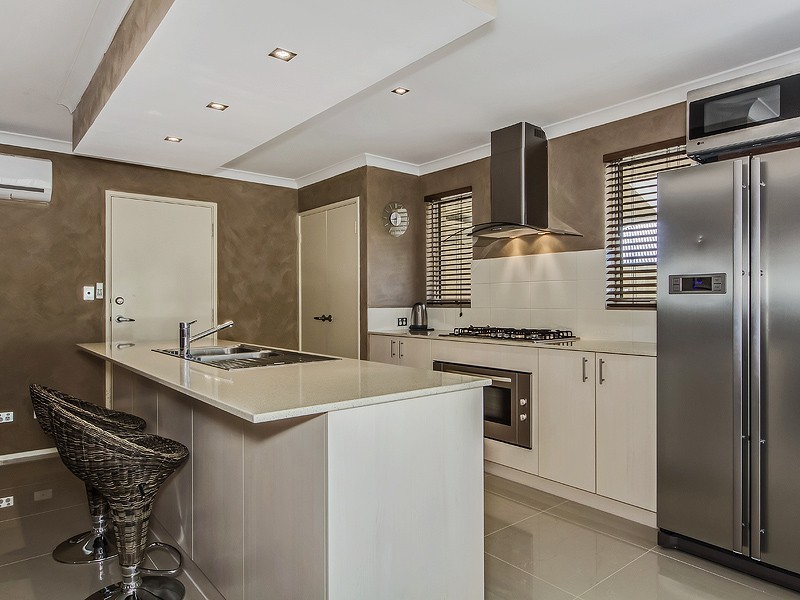 20 Woorabinda Rise, Lakelands WA 6180