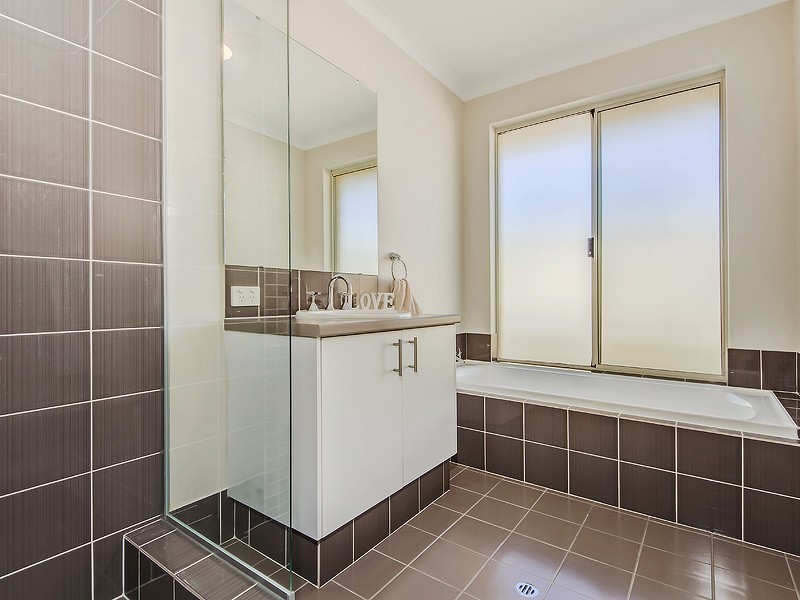 20 Woorabinda Rise, Lakelands WA 6180