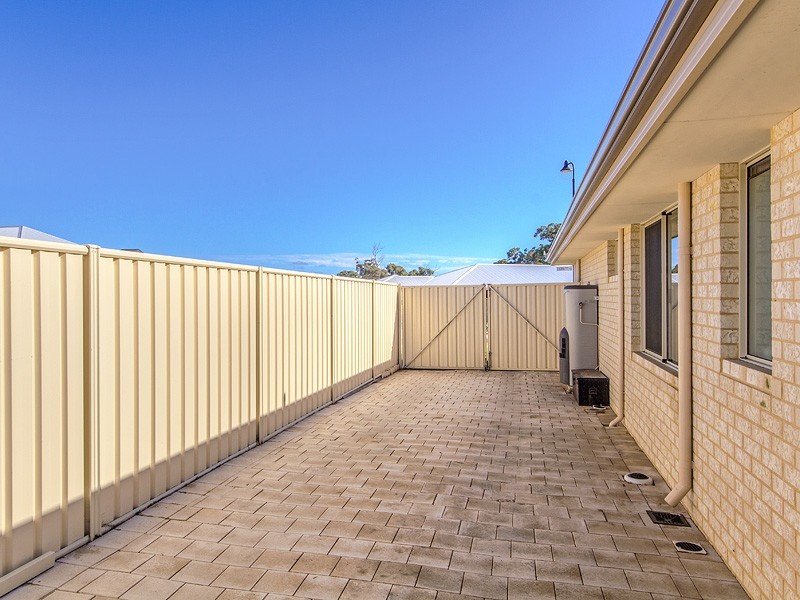 20 Woorabinda Rise, Lakelands WA 6180