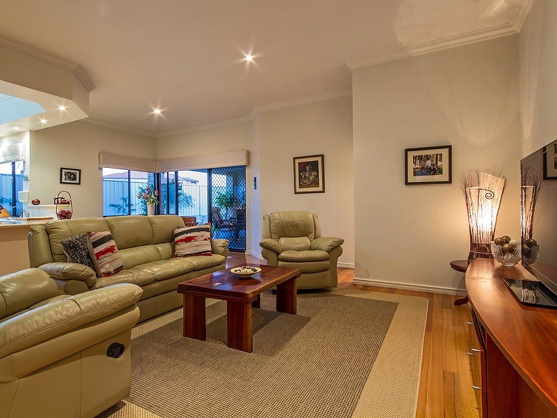 37 Princeton Drive, Wannanup WA 6210