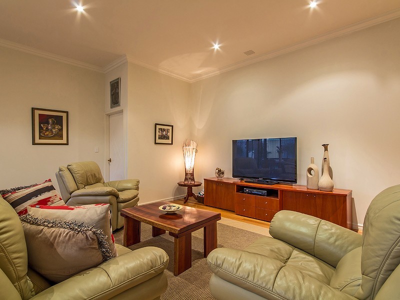 37 Princeton Drive, Wannanup WA 6210