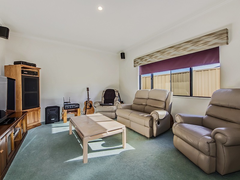 37 Princeton Drive, Wannanup WA 6210