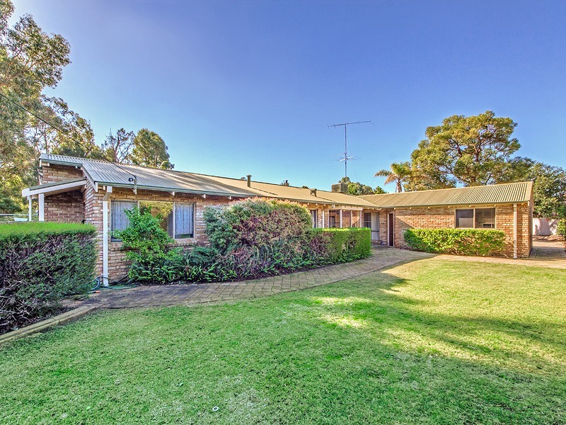 8 Navarre Row, Greenfields WA 6210