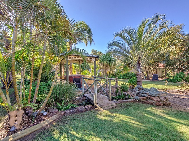 8 Navarre Row, Greenfields WA 6210