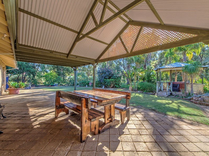 8 Navarre Row, Greenfields WA 6210