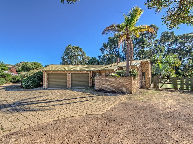8 Navarre Row, Greenfields WA 6210