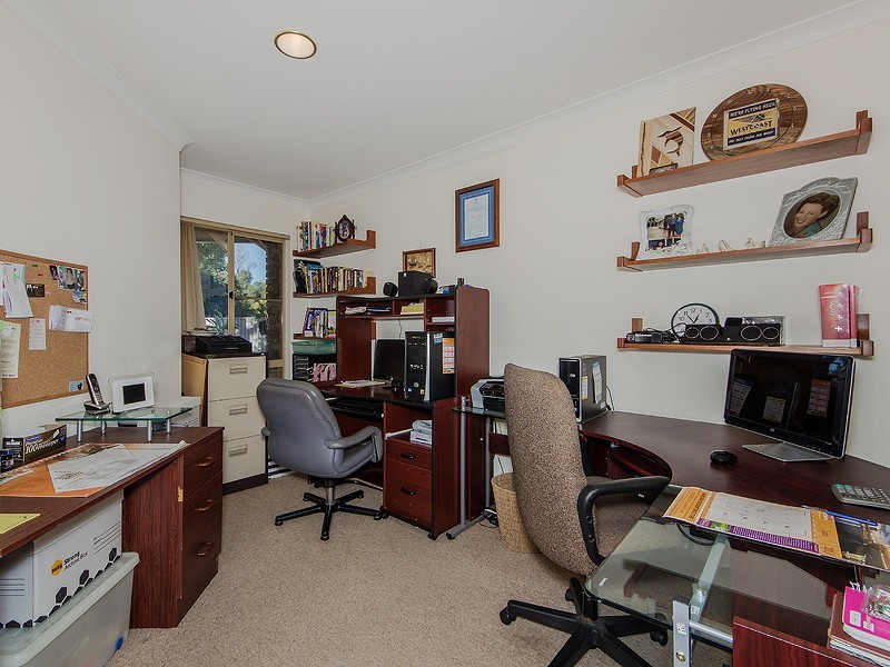 8 Navarre Row, Greenfields WA 6210