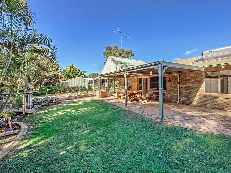 8 Navarre Row, Greenfields WA 6210