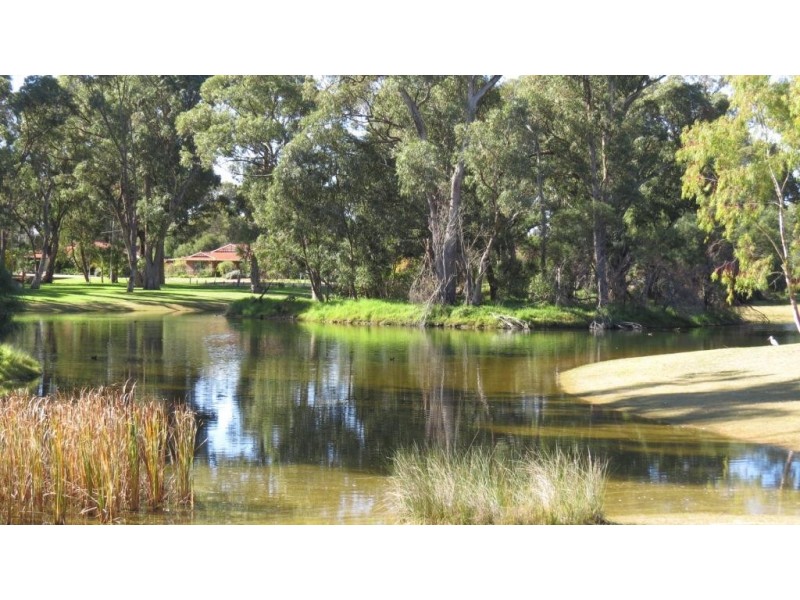 8 Navarre Row, Greenfields WA 6210