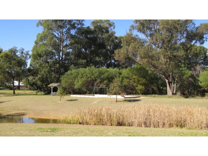 8 Navarre Row, Greenfields WA 6210