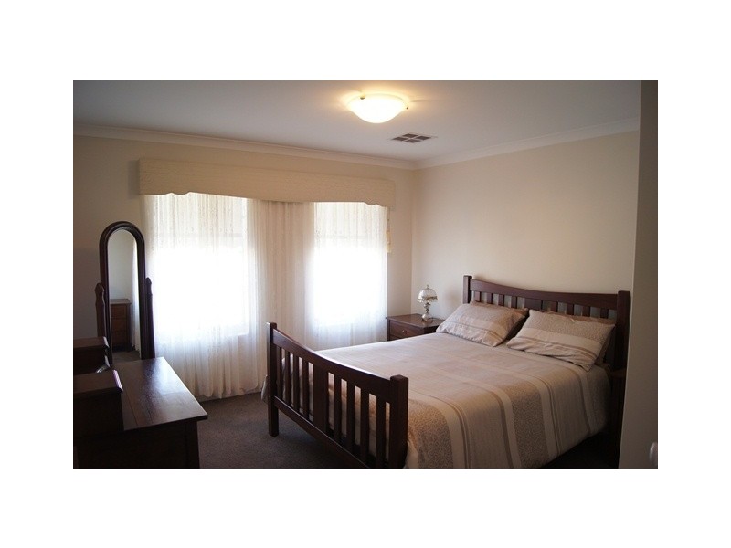 10 Black Swan View, Dudley Park WA 6210