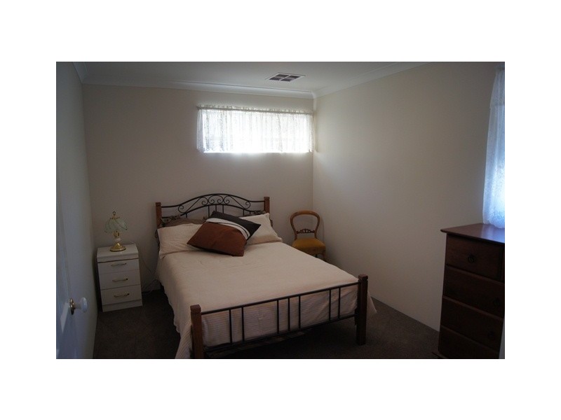 10 Black Swan View, Dudley Park WA 6210