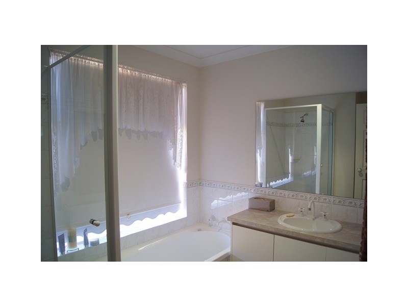 10 Black Swan View, Dudley Park WA 6210