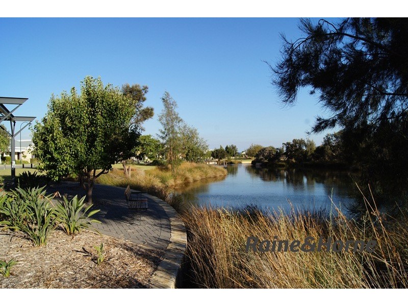 10 Black Swan View, Dudley Park WA 6210