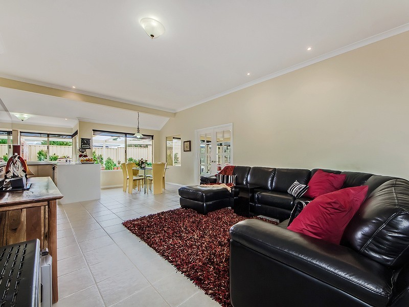9 Coastal Retreat, Wannanup WA 6210
