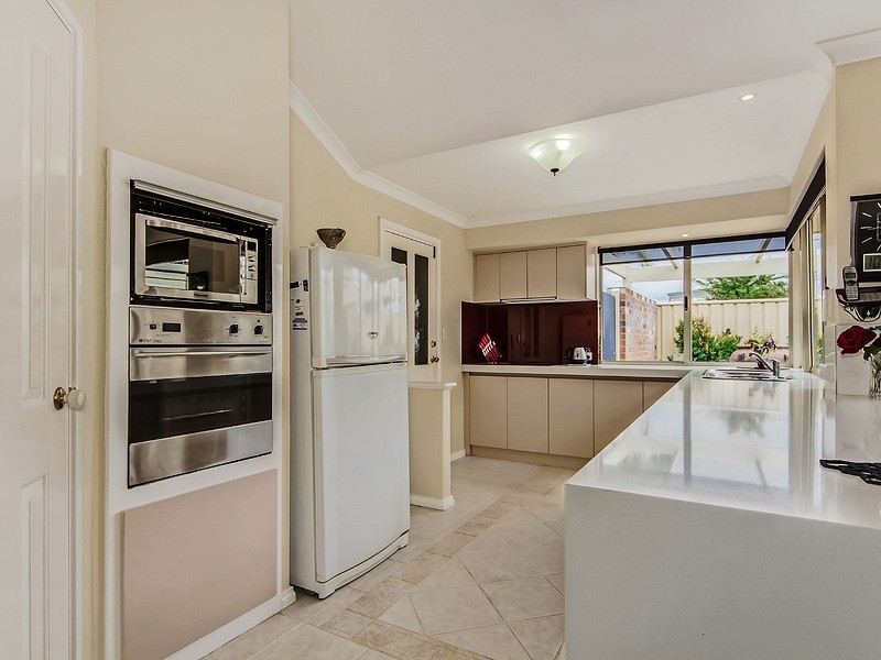 9 Coastal Retreat, Wannanup WA 6210