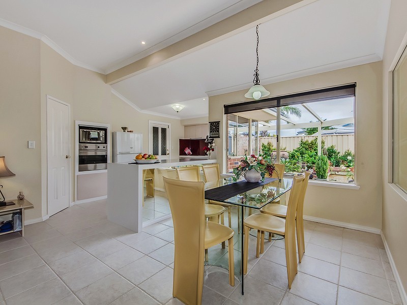 9 Coastal Retreat, Wannanup WA 6210