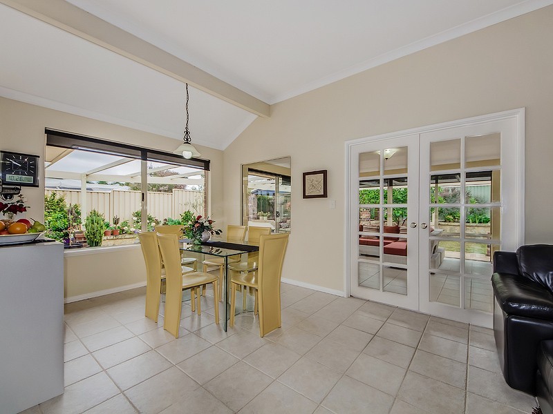 9 Coastal Retreat, Wannanup WA 6210