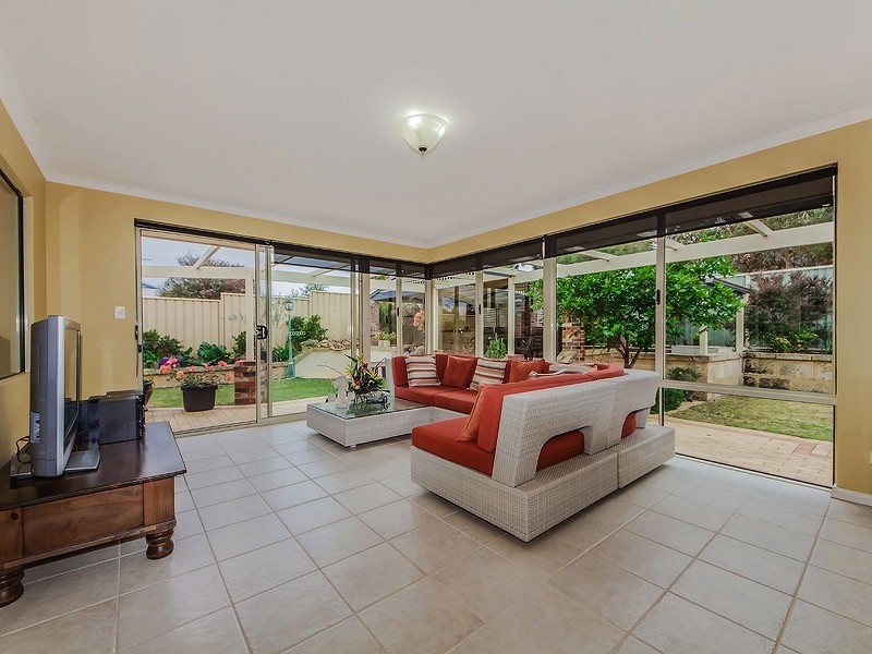 9 Coastal Retreat, Wannanup WA 6210