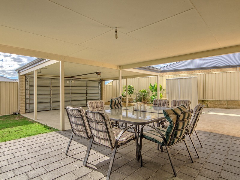 24 Woorabinda Rise, Lakelands WA 6180