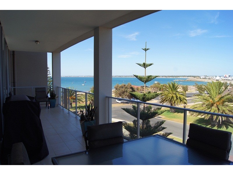 11/11 Halls Head Parade, Halls Head WA 6210