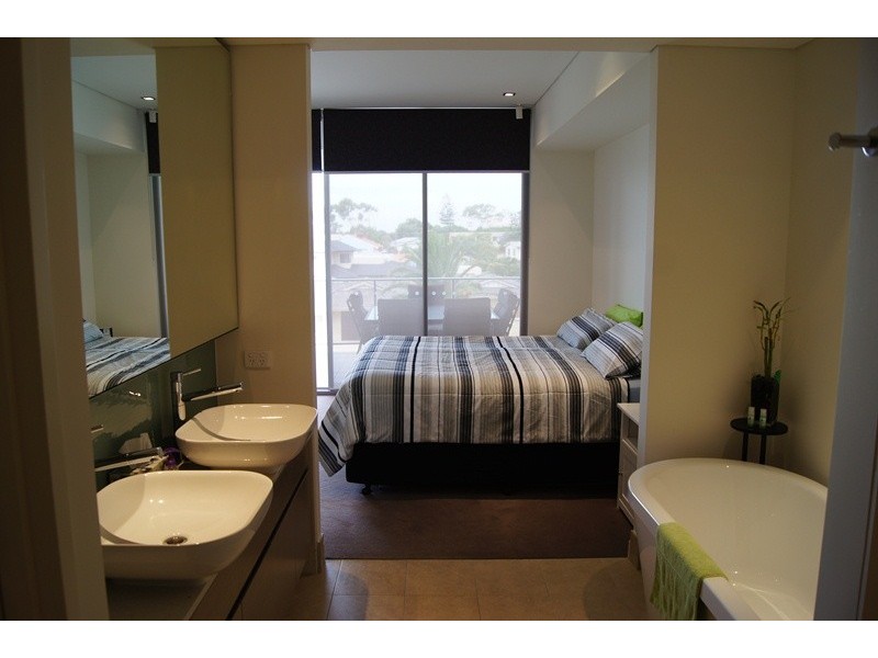 11/11 Halls Head Parade, Halls Head WA 6210