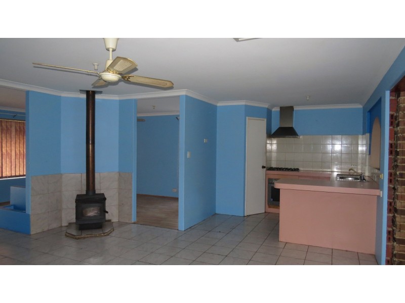 15 Chipper View, Parmelia WA 6167