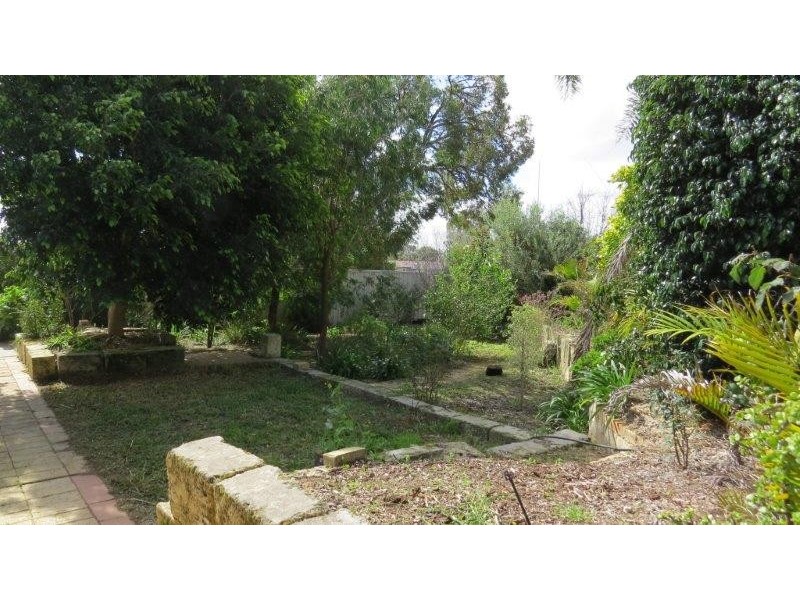 15 Chipper View, Parmelia WA 6167