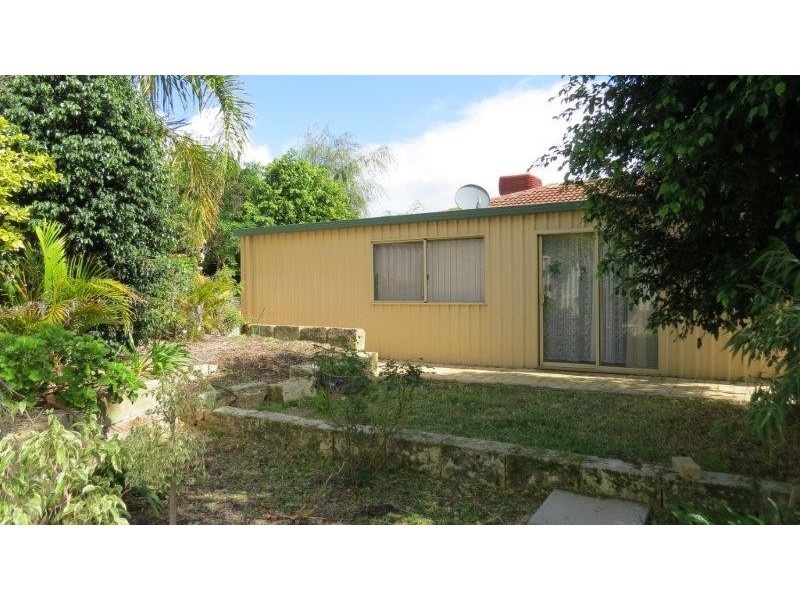 15 Chipper View, Parmelia WA 6167