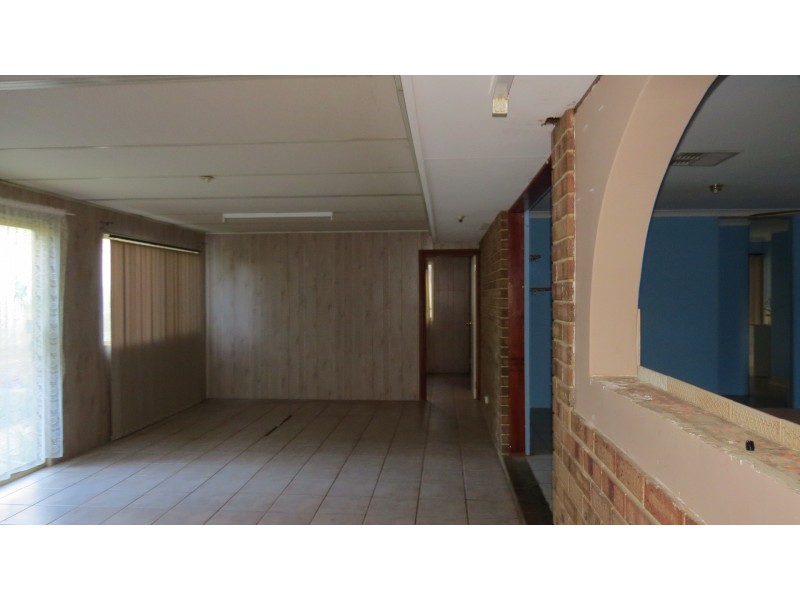 15 Chipper View, Parmelia WA 6167