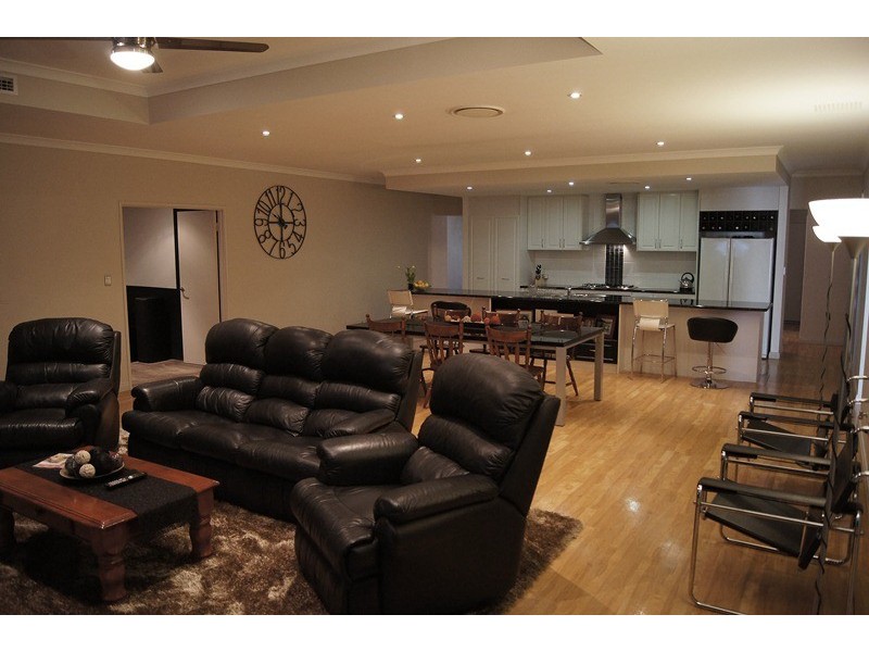 14 Wells Road, Pinjarra WA 6208