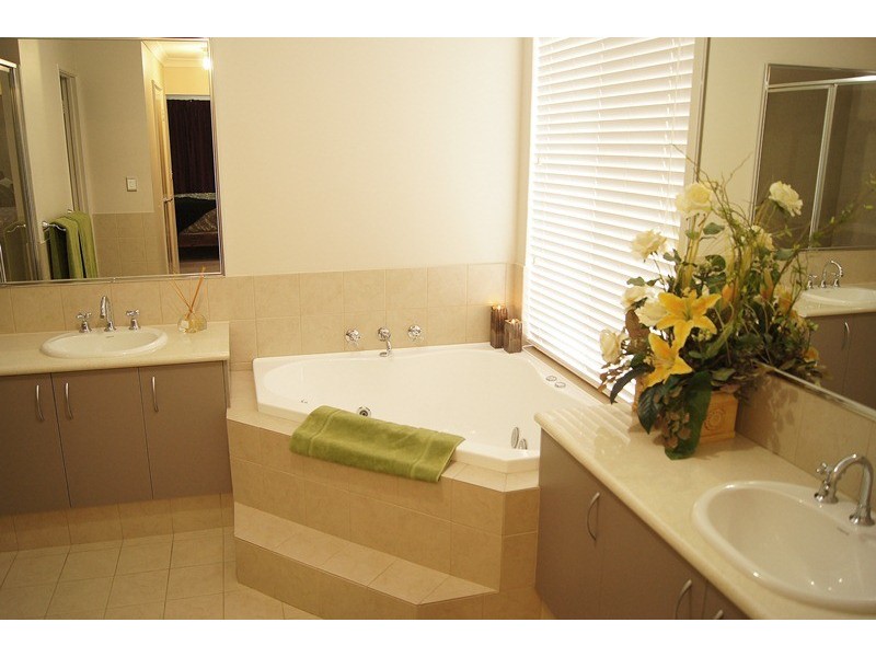 14 Wells Road, Pinjarra WA 6208