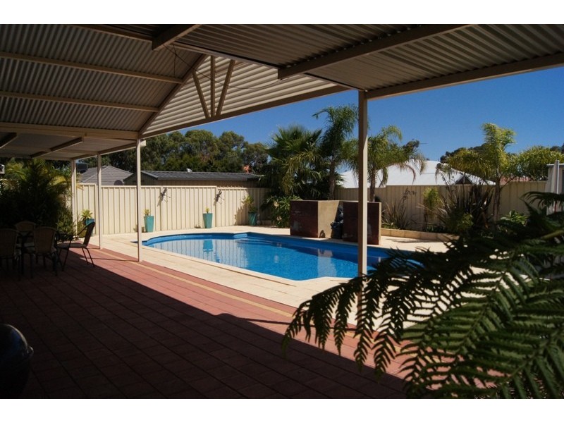 42 Heyerdahl Way, Dudley Park WA 6210