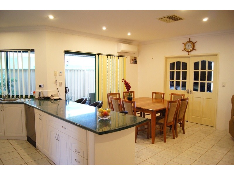 42 Heyerdahl Way, Dudley Park WA 6210