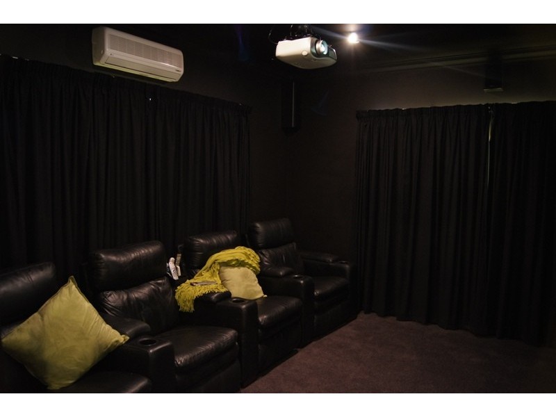 42 Heyerdahl Way, Dudley Park WA 6210