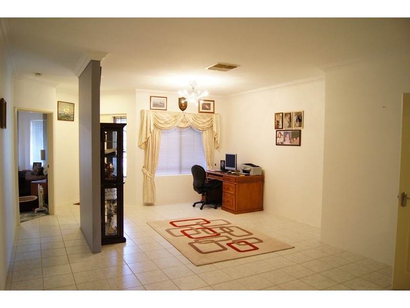 42 Heyerdahl Way, Dudley Park WA 6210