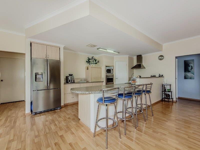 7 Ferndown Retreat, Meadow Springs WA 6210