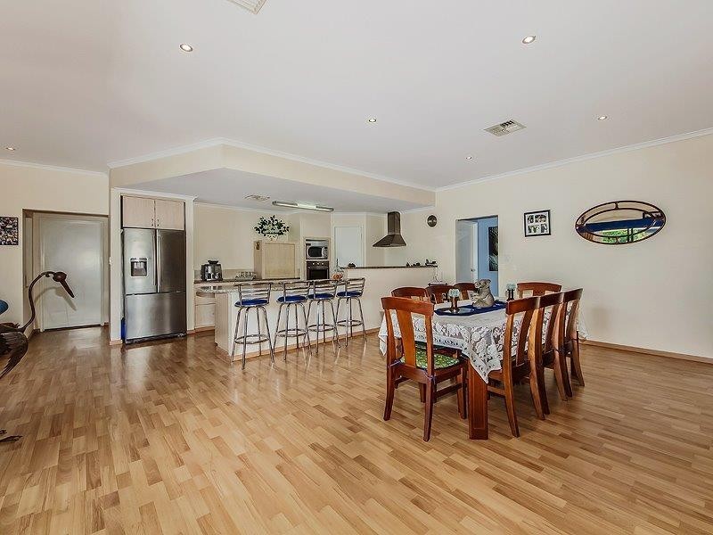 7 Ferndown Retreat, Meadow Springs WA 6210