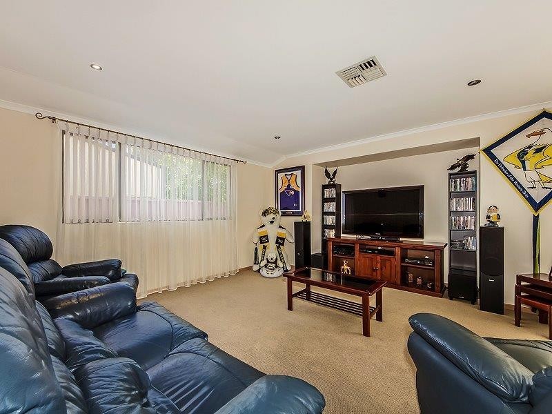 7 Ferndown Retreat, Meadow Springs WA 6210