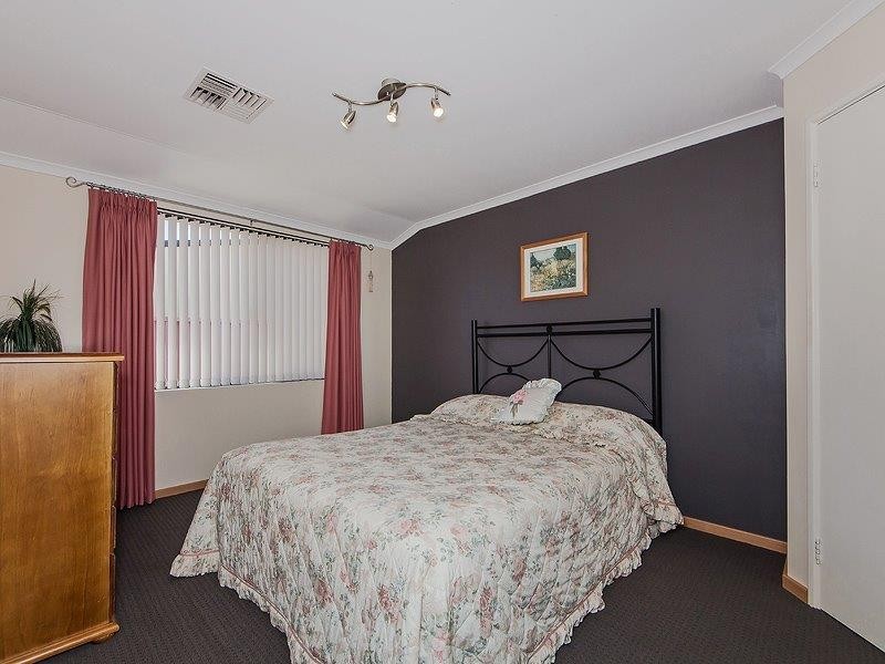 7 Ferndown Retreat, Meadow Springs WA 6210