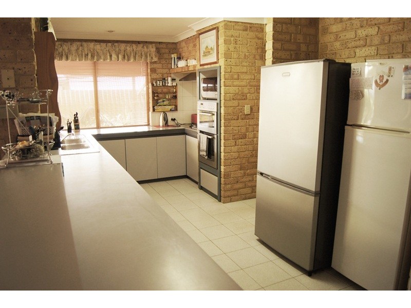 25 Hanson Way, Dudley Park WA 6210