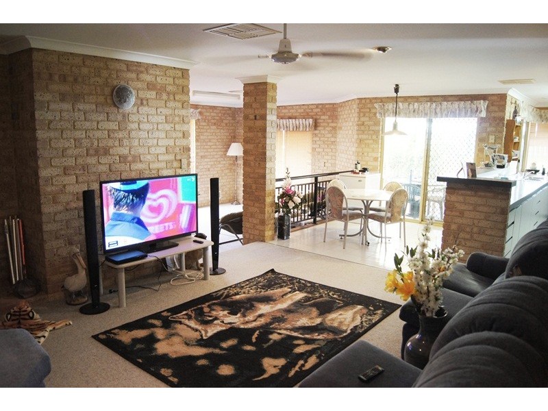 25 Hanson Way, Dudley Park WA 6210