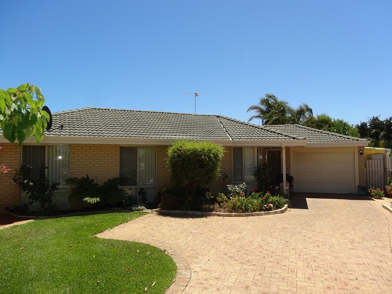 8B Coppercups Pl, Halls Head WA 6210